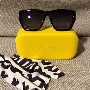 Marc Jacobs Black White Sunglasses with Yellow Case and Cloth NEW